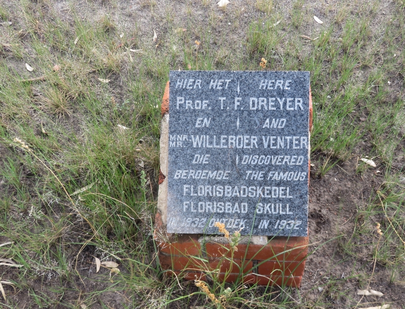 Soutpan Florisbad skull memorial.jpg